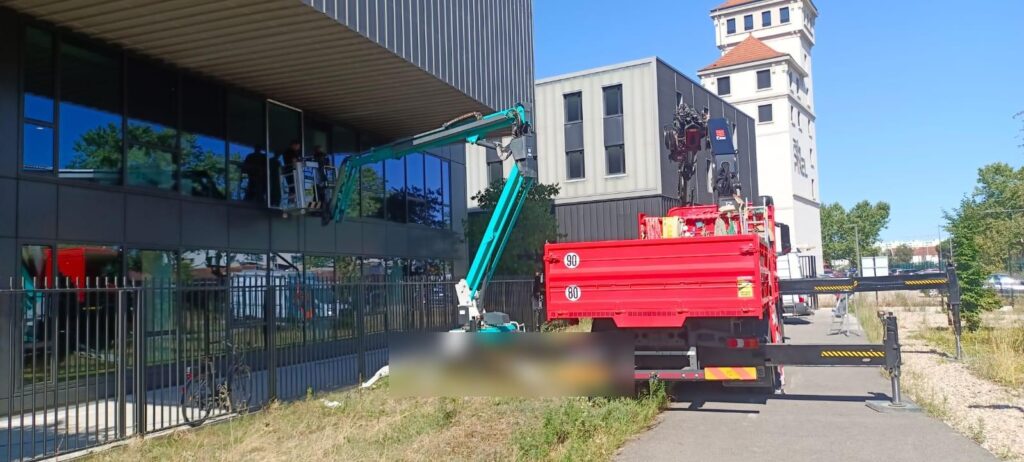 Photo_4_plaque_floutee (1)